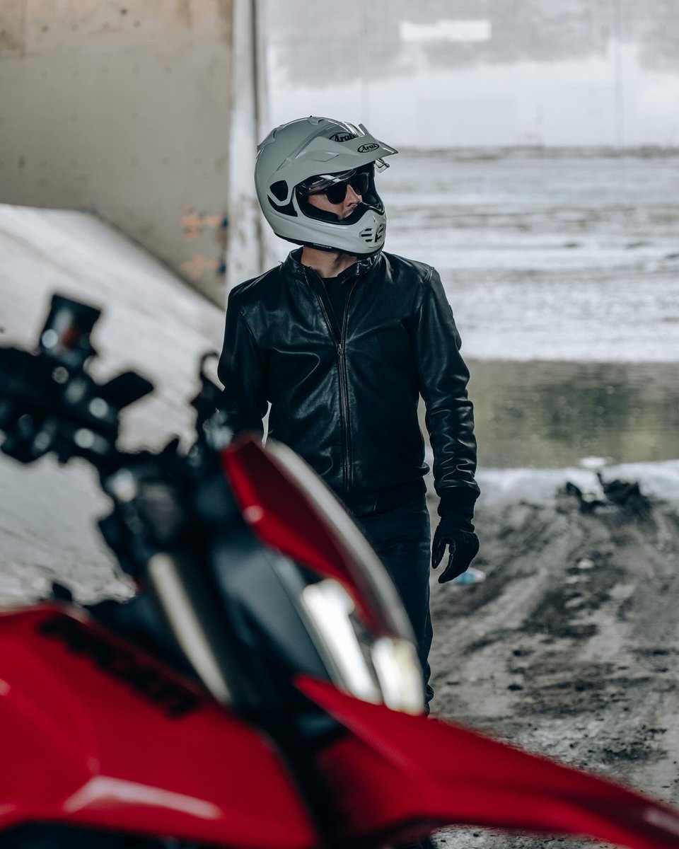 Who’s ready for a new adventure with the all-new Arai XD-5

📸: @themotocreative 🙋🏼‍♂️: @jackson_foto 

Learn more at AraiAmericas.com

#Arai #AraiHelmet #PriorityforProtection #XD5 #R75 #GlancingOff #ADV #Motorcycle