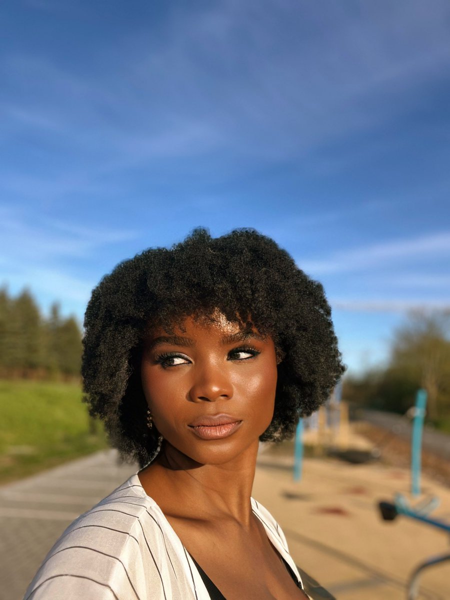 Cheers to the good weather. 
Now, I can wear my natural hair without fear of the weather drying the life out of it🥰🥰