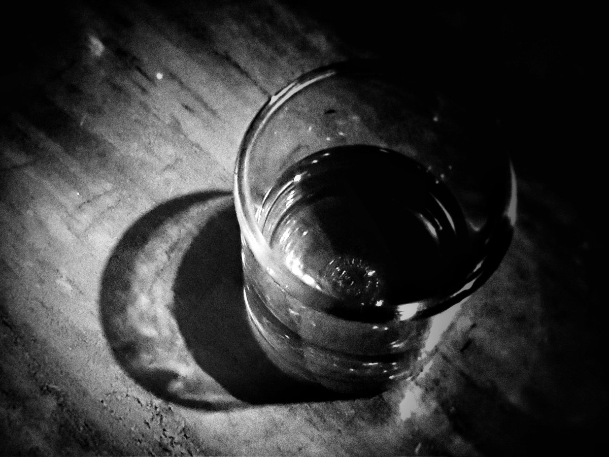 Dreaming of the old moon...
ฝันถึงจันทร์ดวงเก่า......
#photojin