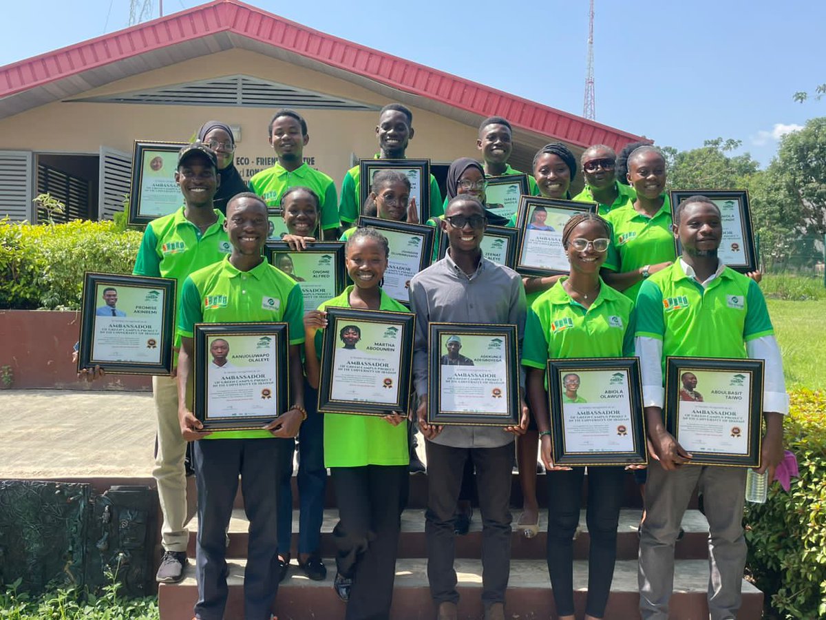 Itz_Meeb's tweet image. One year as an ambassador for the Green Campus Project at University of Ibadan completed 💚 
A greener, cleaner and sustainable environment is possible through U and I
@recycledge 
@SWEEPFoundation 
#proudvolunteer
#sustainability
#cocacolafoundation