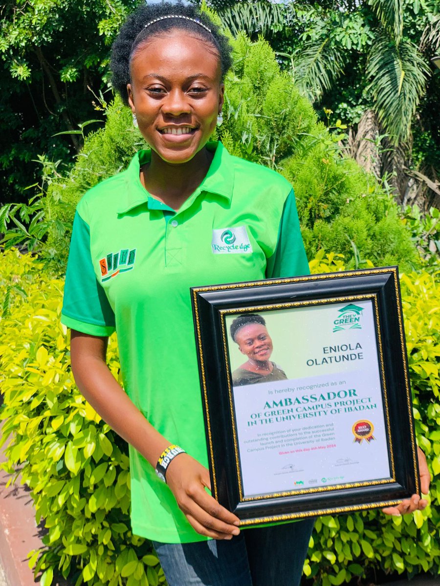 Itz_Meeb's tweet image. One year as an ambassador for the Green Campus Project at University of Ibadan completed 💚 
A greener, cleaner and sustainable environment is possible through U and I
@recycledge 
@SWEEPFoundation 
#proudvolunteer
#sustainability
#cocacolafoundation