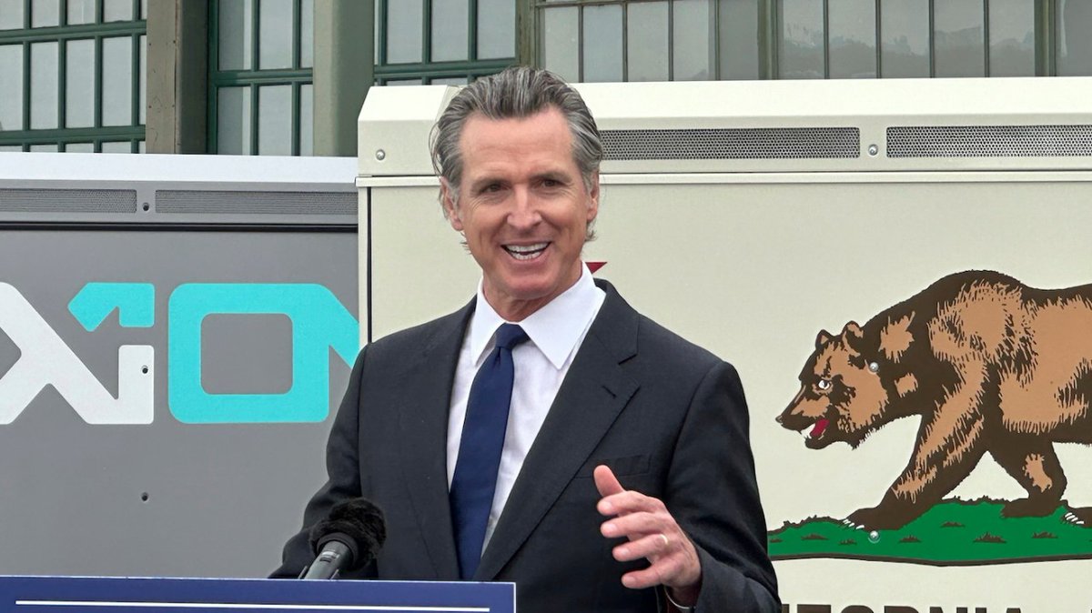 KTLA's tweet photo. Gov. Newsom says California tourism is at 'all-time high'  https://t.co/zH4gEjhtNR https://t.co/SoY5z8J0vk