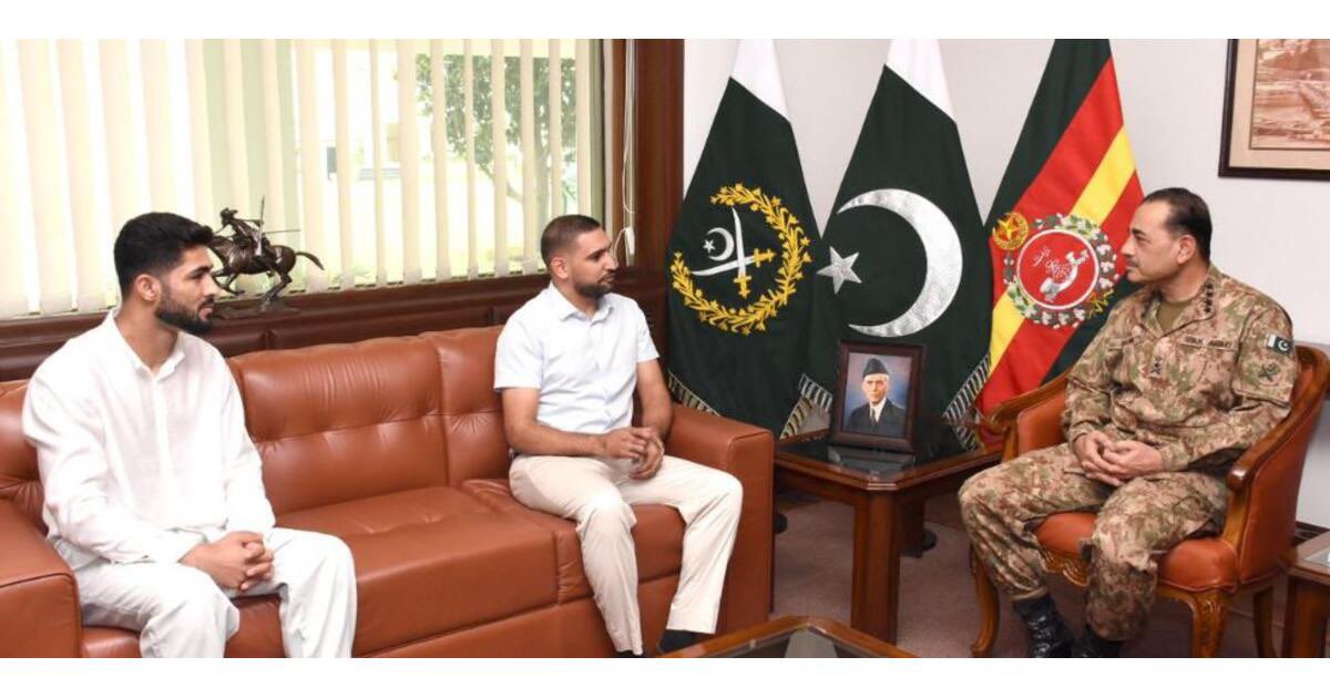 Amir Khan, the British-Pakistani boxer, has been granted the honorary title of captain by the Pakistan Army after meeting with Chief of Army Staff General Syed Asim Munir. During their visit to the General Headquarters (GHQ) in Rawalpindi, Khan and martial arts champion