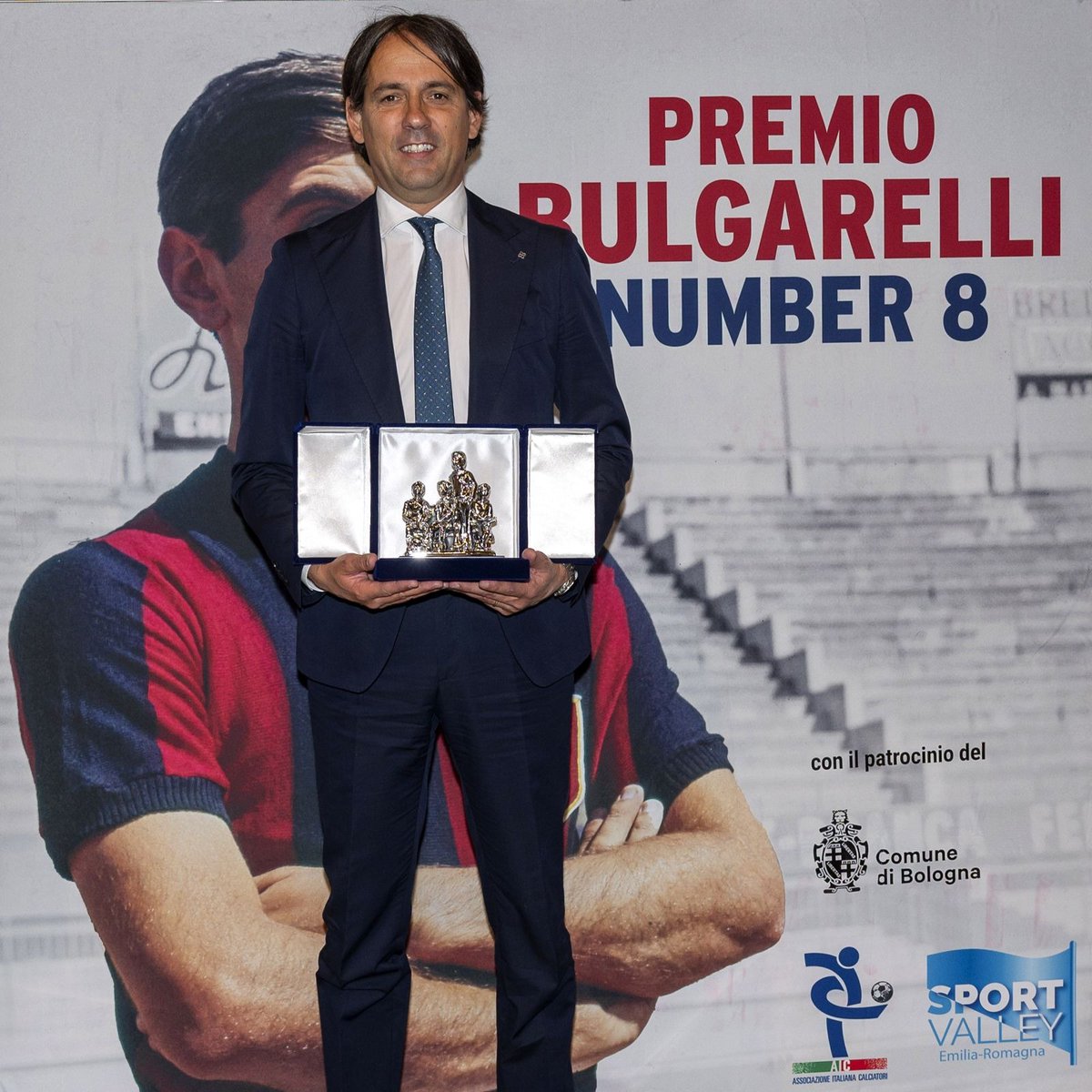 Simone Inzaghi has received the Bulgarelli Award for best Serie A coach 👏 Congratulations, Gaffer 🖤💙 #ForzaInter