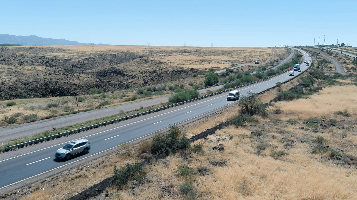 ArizonaDOT's tweet photo. With temperatures rapidly rising and in recognition of Heat Awareness Week, which runs from May 6-10, ADOT wants to remind motorists to prepare themselves and their vehicles for driving in extreme heat. 

MORE: https://t.co/Z8GFAFkCjx https://t.co/I21061G9dy