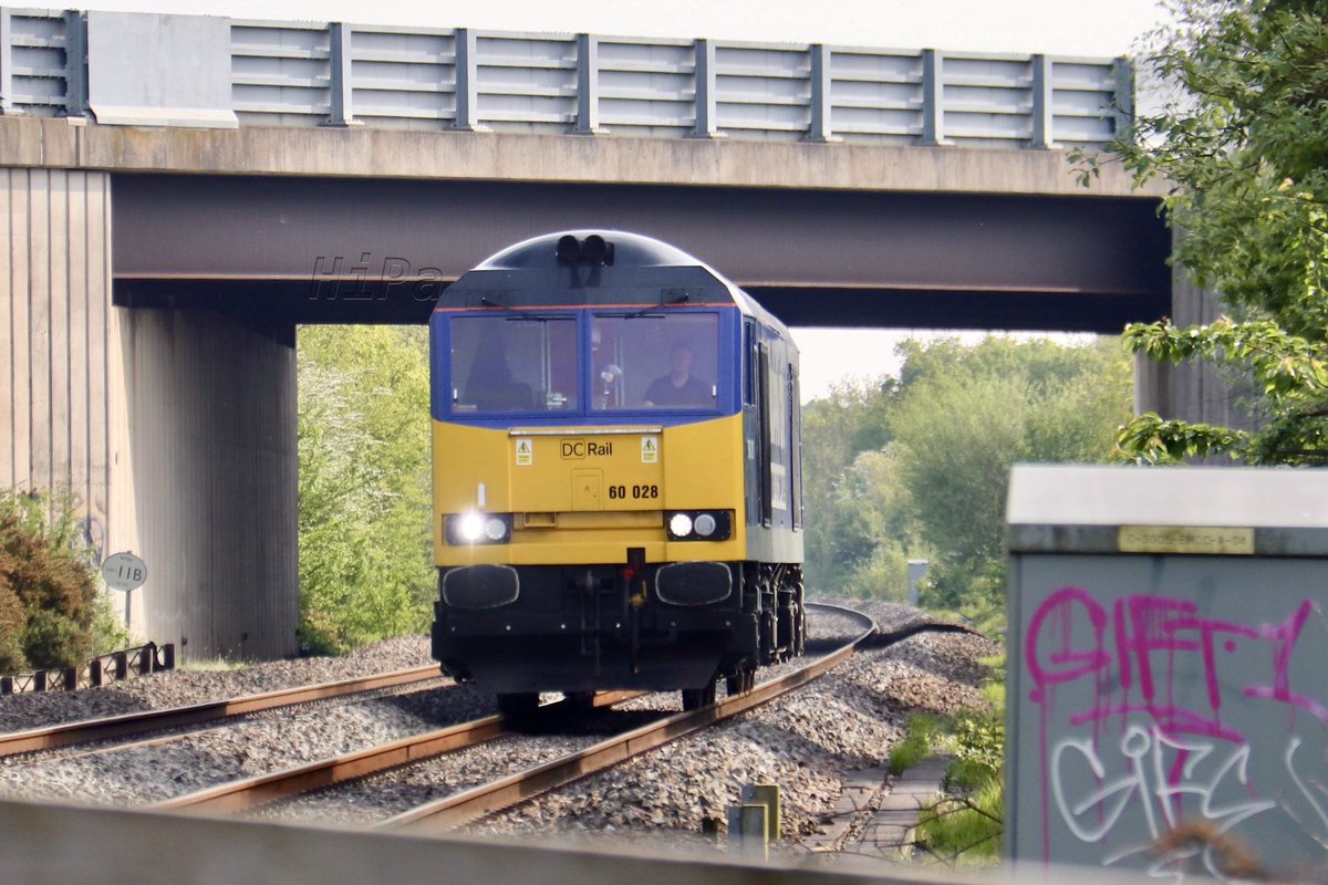 DC Rail Freight #Class60 60028 working Derby Chaddesden Sidings > Bristol East Depot past Stenson Raynors crossing
