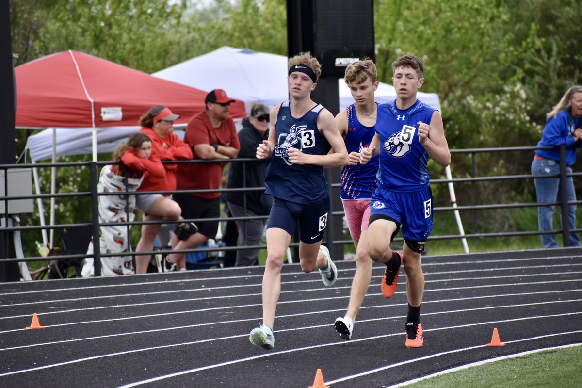 We're going to Sectionals in Holden on Saturday!! 
Districts highlights of the boys events:

4x8 and 4x1
David Rogge in the 800 
Jack Tittle the 1600 
Johnny Joyce in the 3200 
Wyatt Herrman in pole vault &amp; high jump 

Way to represent! #GuardianStrong #GuardUp
