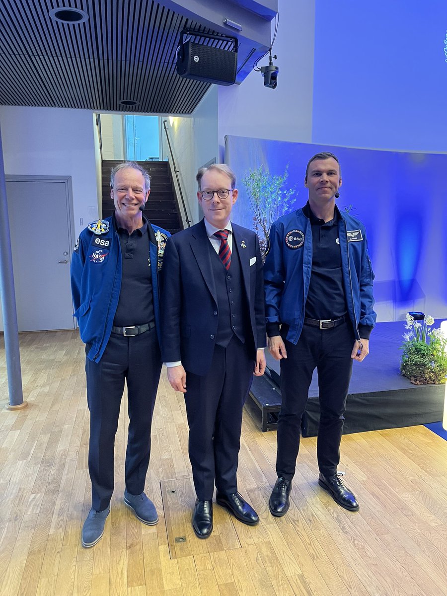 Met with the two Swedish astronauts @CFuglesang och @astro_marcus at @KTHuniversity Very proud of their acheivements. 🇸🇪 Sweden considers itself a space nation and is now developing its foreign- and security policy accordingly.