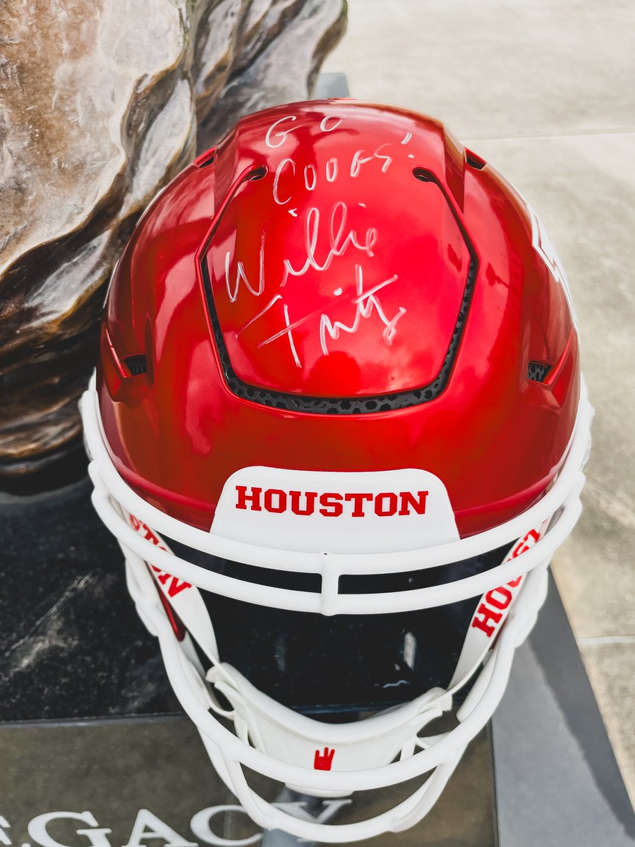 Need another reason to renew your @UHCougarFB season tickets? Renew before Friday's deadline to be entered to win a Coach Fritz signed helmet 🏈 💻: rb.gy/be5w8v 📞: 713-462-6647