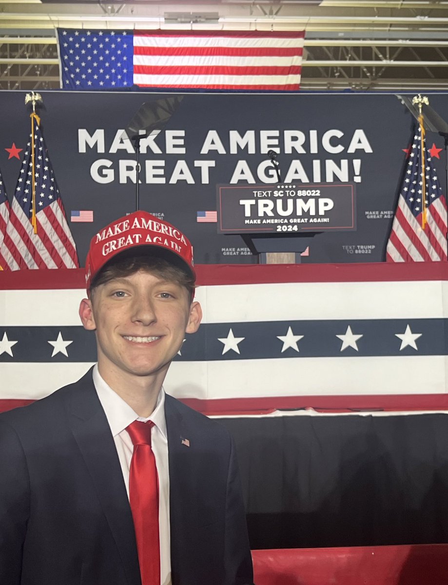 @chrisdmowrey Happy Monday morning. I’m Malcolm Davis, I’m 19, I’m in Georgia, and I’m voting for Donald Trump in November. How bout you? :)