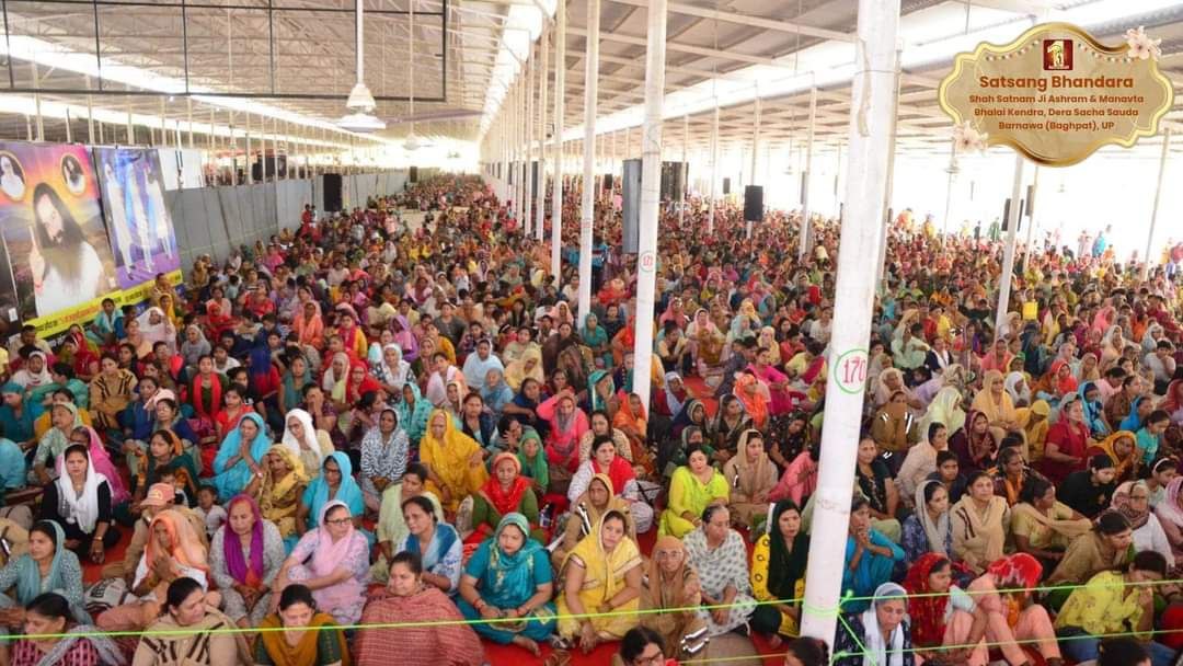 On the last Sunday of May,Sai Mastana Ji Maharaj commenced first Satsang. To remark the history,yesterday MSG Satsang Bhandara was celebrated in Barnava, UP with the inspiration of Saint Dr MSG
•Clothes provided to 76 needy children
•Langar and Prasad
#SatsangBhandaraHighlights