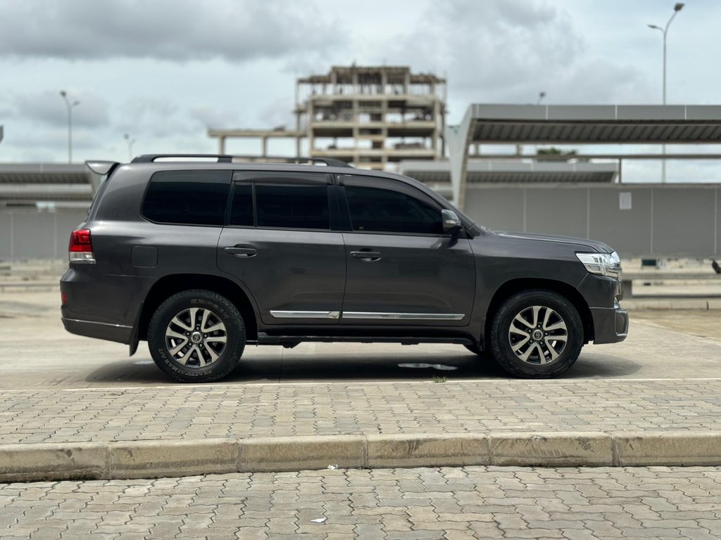 LANDCRUISER VX V8 - 200 SERIES

Price : 110Million Negotiable

Year Model : 2008 Facelift 2018
Reg No : DQ
Fuel : Petrol
Transmission : Automatic 
Mileage : 150,000km
Seat Capacity : 7
Condition : Good 👍 Well Maintained 

📍Location : Sinza Dar Es Salaam 🇹🇿

☎️0693111003✅