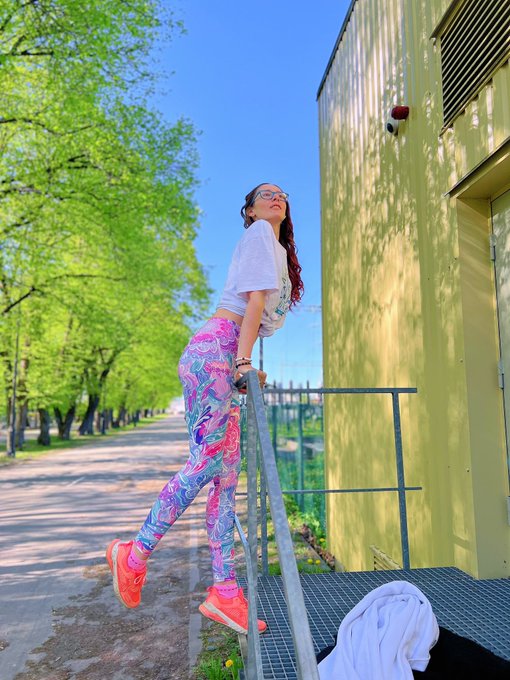 Life is like a painting, where we are both the artists and the work itself. Each moment is like a colorful<a href="/tag/mushrooms"class="tags"><span>#mushrooms</span></a>