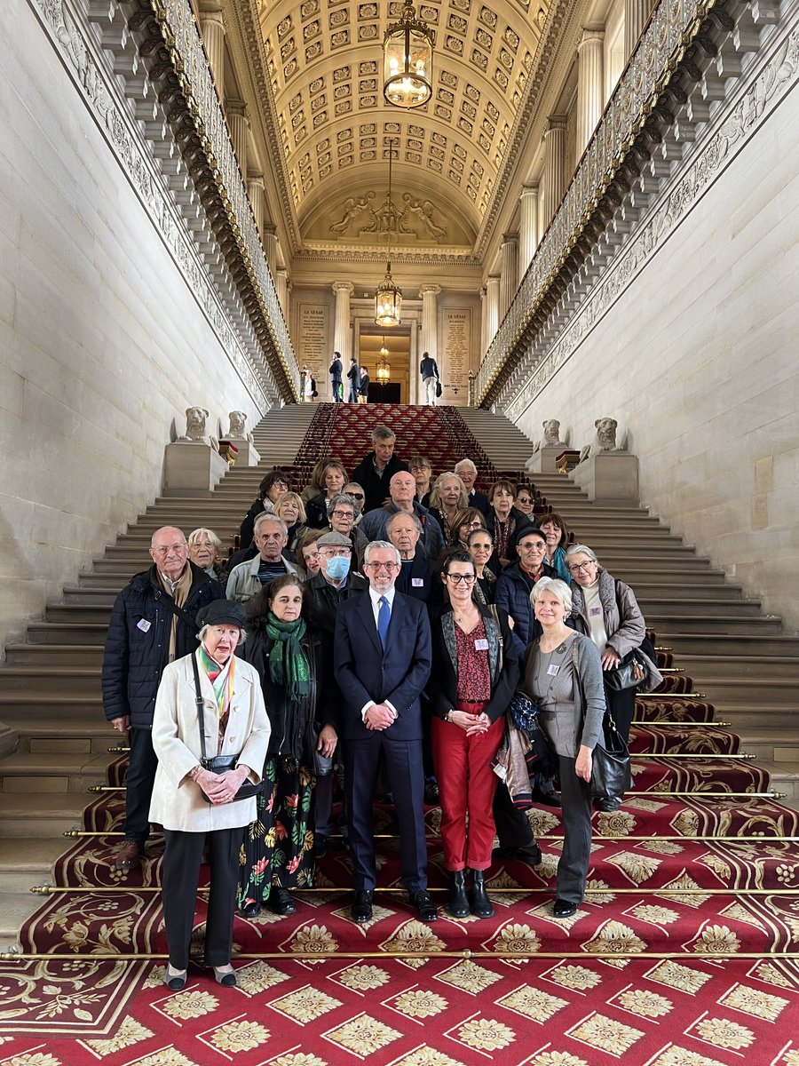 ➡️ Visite du ⁦@Senat⁩ avec les Arènes de #Montmartre grâce à ⁦@AgnesEvren⁩ ! 🇫🇷 L’occasion de découvrir ce haut lieu de la démocratie française. (🤝 Et merci à ⁦@JeanHingray⁩ pour son amical passage !)