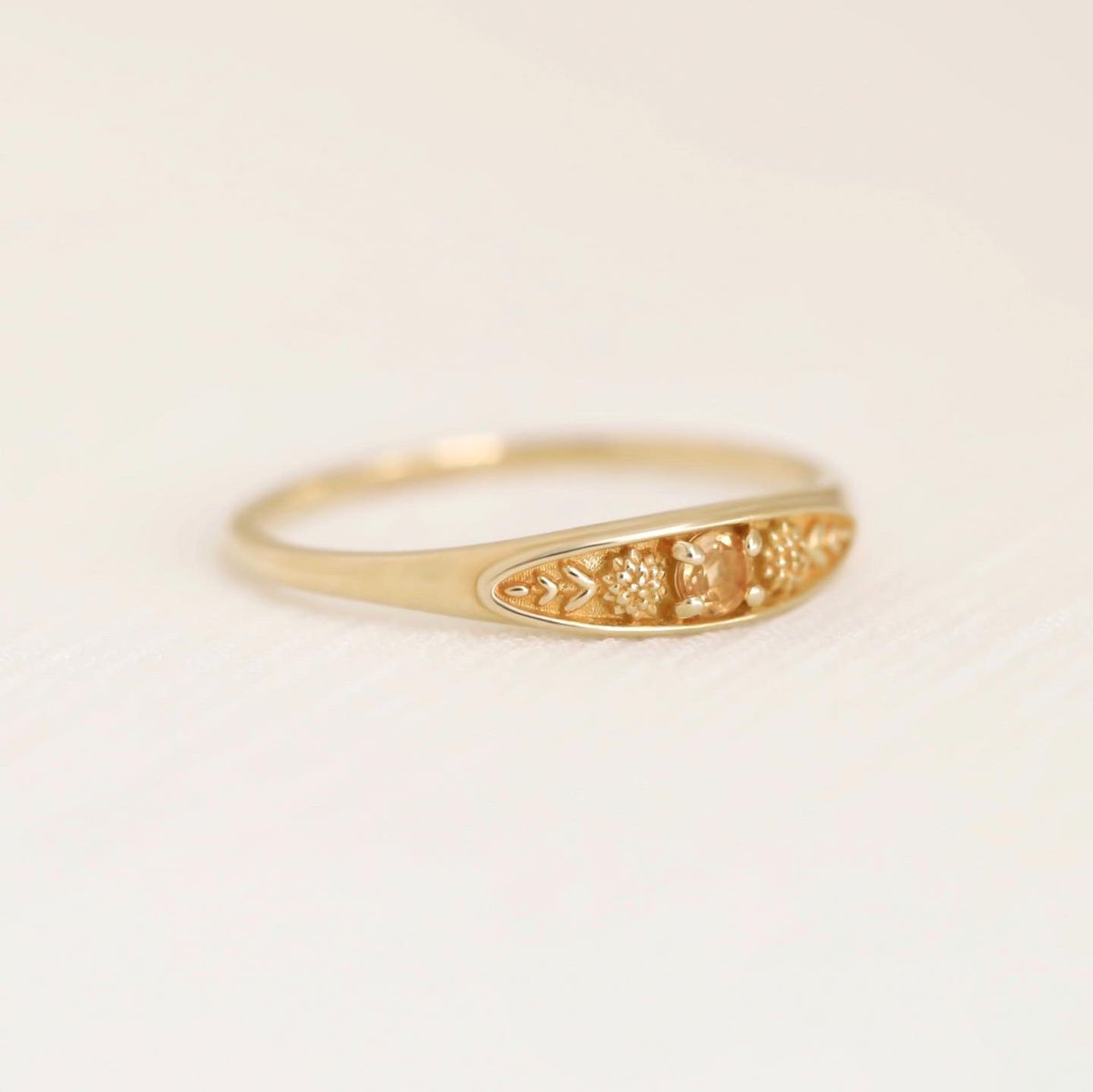 You’re so golden✨ 
November birth ring — Citrine and Chrysanthemum.

#ring #goldjewellery #birthstone #birthflower #gold #flower #signetring #jewelry #handmade #birthday #babyshower #gemstones #gift #giftideas #tedandmag