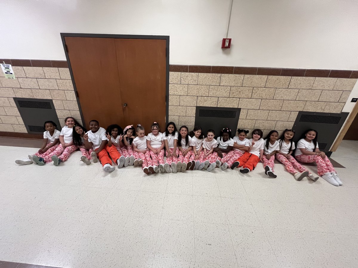 Bravo to our @BrookAveSchool Dance Club who performed at this weekend's '@BayShoreSchools Dances' event under the leadership of Mrs. Troll, Ms. Mendola, and Ms. Rivara.