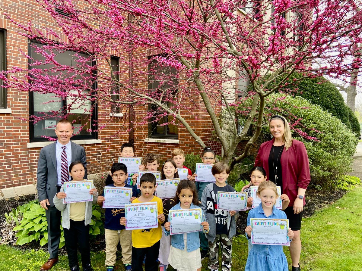 Congratulations to our @BrookAveSchool Principals' Bucket Fillers who were recognized for demonstrating our March / April theme 'We find fun and enjoyment in our work.' @BayShoreSchools