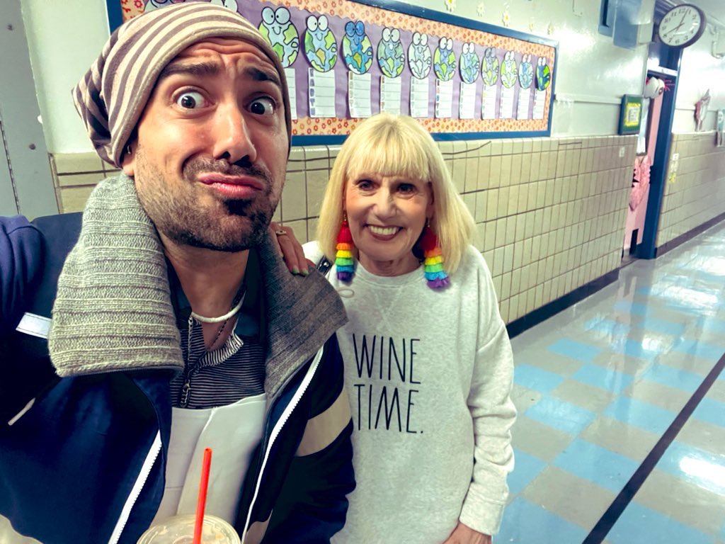 My favorite substitute teacher. Her shirt is everything 🔥🤭