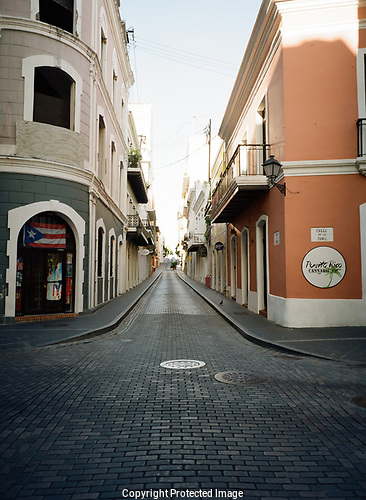 Viejo San Juan en Film 2023 Fujica GS645W Professional Kodak Gold ASA 200. #viejosanjuan #puertorico #retro #film #FotografíaAnalógica #analog #FilmIsNotDead #remmanuelli by Rolando Emmanuelli-JimEnez: instagram (Rolando Emmanuelli-JimEnez) dlvr.it/T6VNdT #remmanuelli