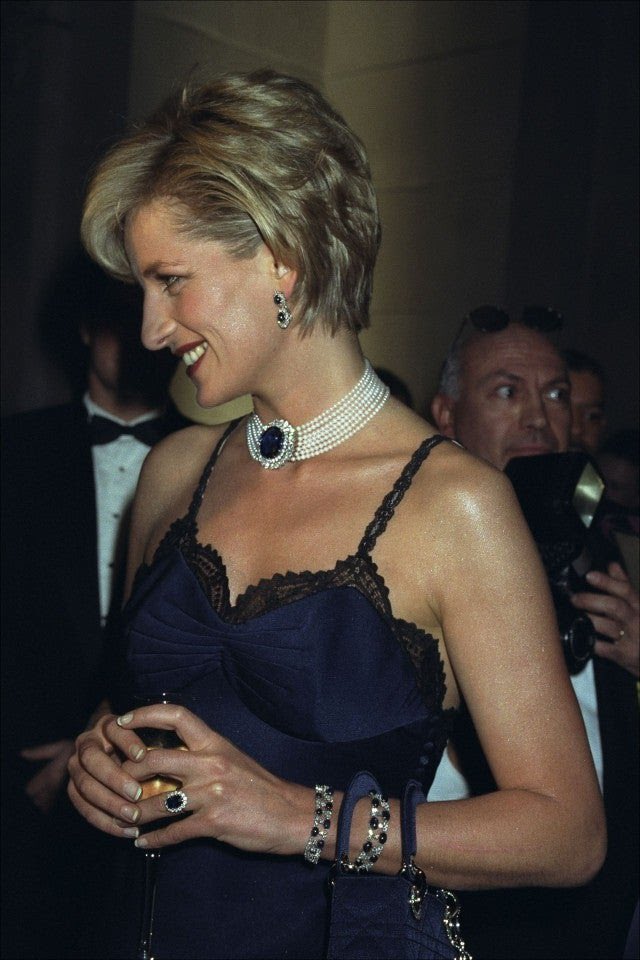 PopCulture2000s's tweet image. princess diana in a dior slip dress at the met gala (1996)