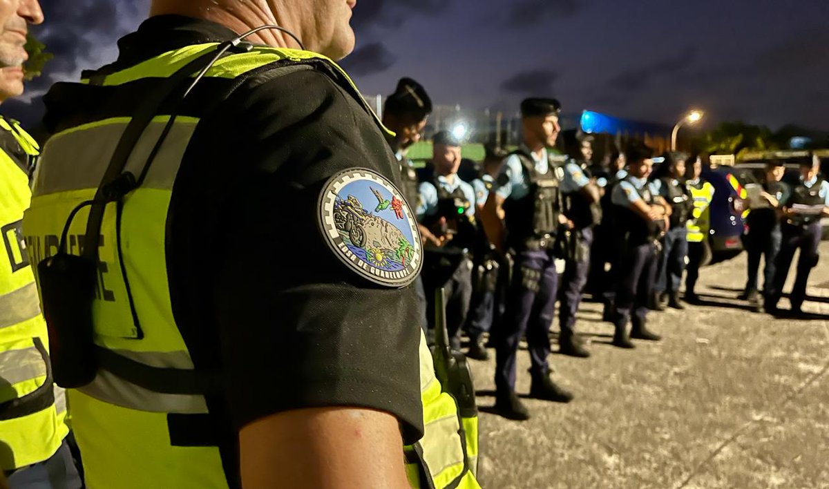 Depuis trois semaines, les forces de sécurité intérieure mènent des opérations #placenette quotidiennement sur l’ensemble du territoire.

👮🏾‍♂️ 1592 policiers et gendarmes ont été mobilisés. Ces opérations ont pour objectif de lutter contre la délinquance et les différents trafics.