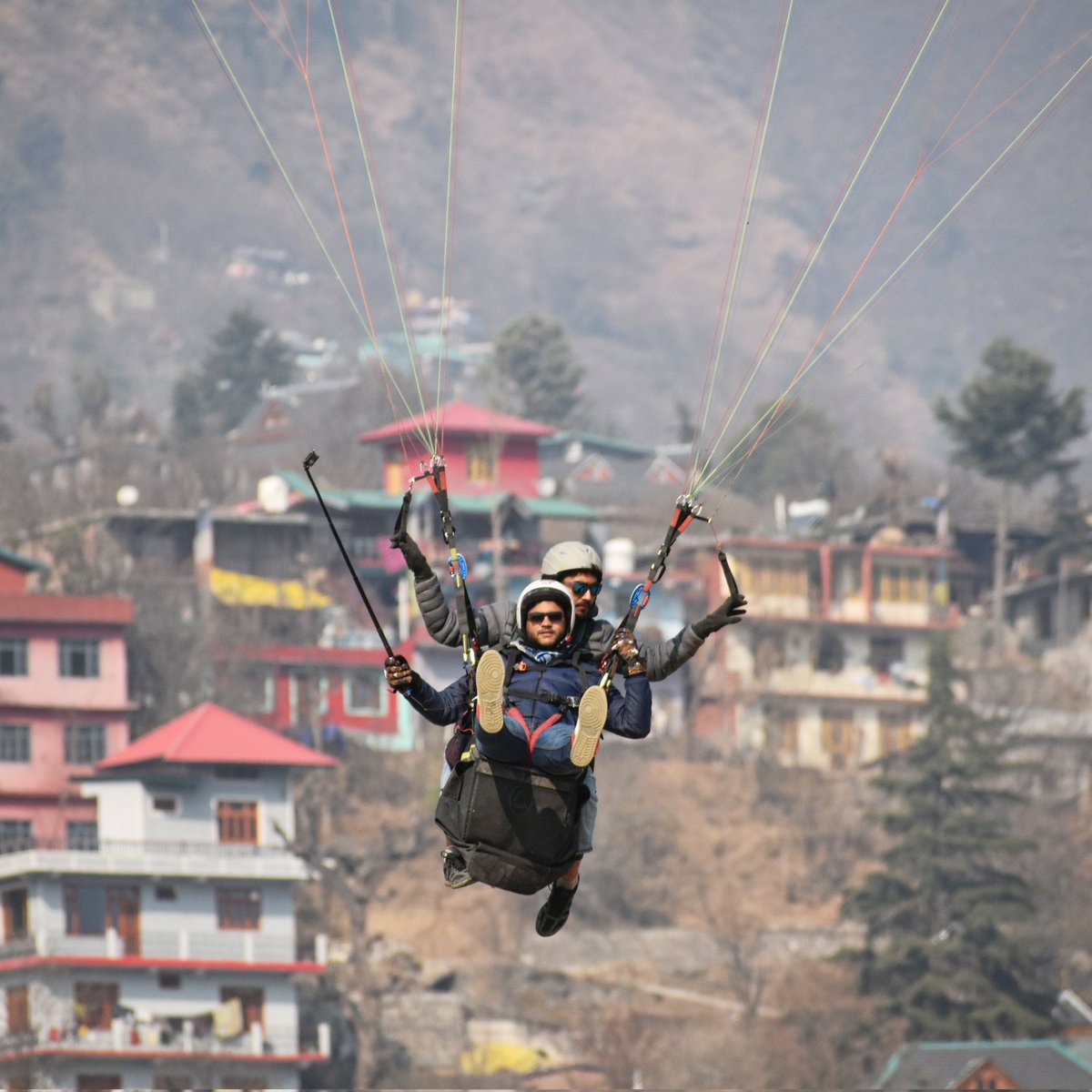 ଟିକେ ଉଡ଼ି ଆସିଲି ଆଉ #Manali❤️ #HimachalPradesh #Himachal #manali #manalidiaries #paragliding #follower @highlight