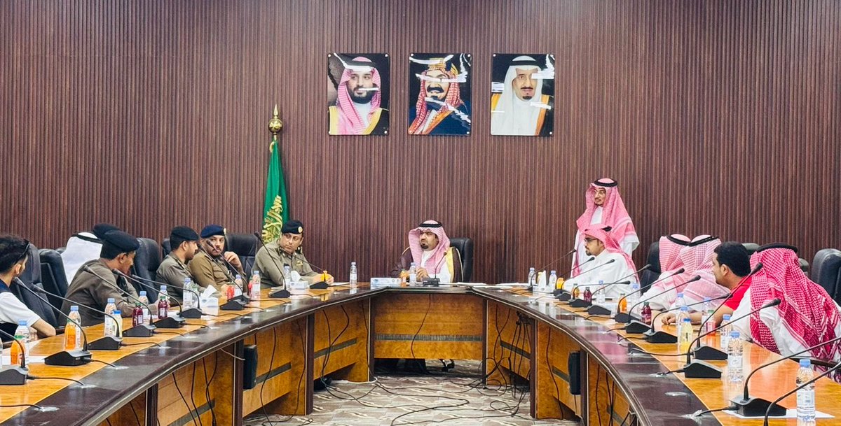 Baishgov's tweet photo. رأس محافظ بيش الاستاذ عماش بن فهد الشكره اليوم اجتماع لجنة #السلامة_المرورية الفرعية بالمحافظة بحضور أعضاء اللجنة وتم مناقشة خطة اللجنة لتعزيز السلامة المرورية وقد وقفت اللجنة على ثمان مواقع و تمت الموافقة على تطبيق المعايير لتحقيق اهداف رؤية المملكة ٢٠٣٠ . https://t.co/idFYp4LIvm