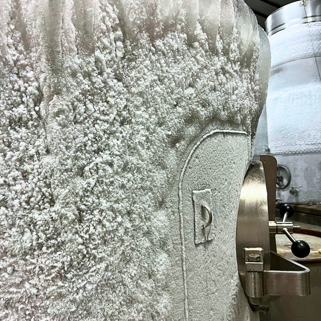 Turning up the chill factor for maximum sparkle! Dive into the science of cold stabilization with our exquisite sparkling wines. ✨❄️ #schramsberg #sparklingwines #coldstabilization #winemakingprocess #methodetraditionnelle #stainlesssteeltanks #winemaking