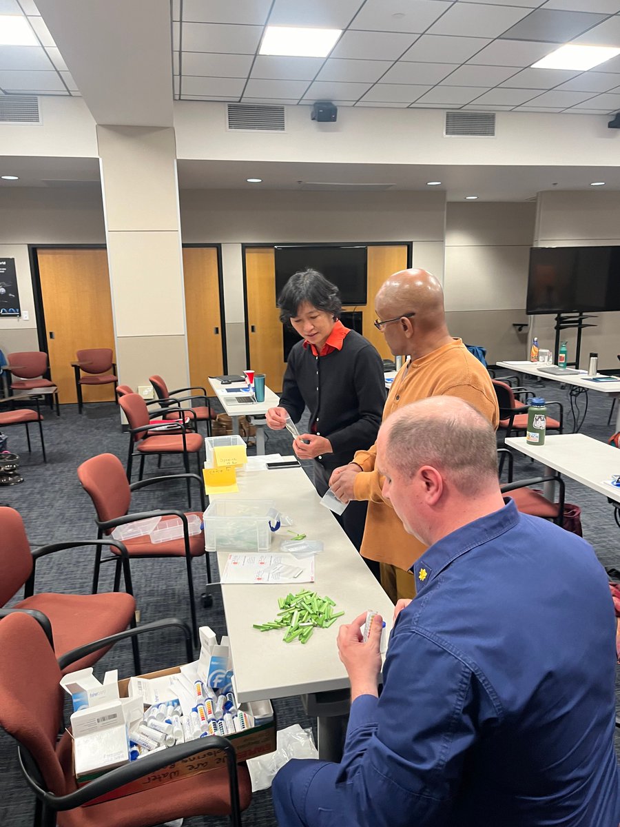 Last week, @CiresCEEE spoke to @NOAA's Western Region leaders and NOAA Outreach about their work—and then the group worked together to pack 'take & make' kits for the @WeAreWaterSW exhibition.