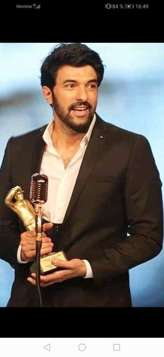 Hoy en 2019 en la 24ª edición de los Premios de Actuación Sadri Alisik reconocido actor y querido de Turquía se dan para actores de teatro y cine en Estambul #EnginAkyürek recibió el premio especial en honor al mejor Actor Ayhan Isik pionero del cine y famoso actor en 🇹🇷 

 .