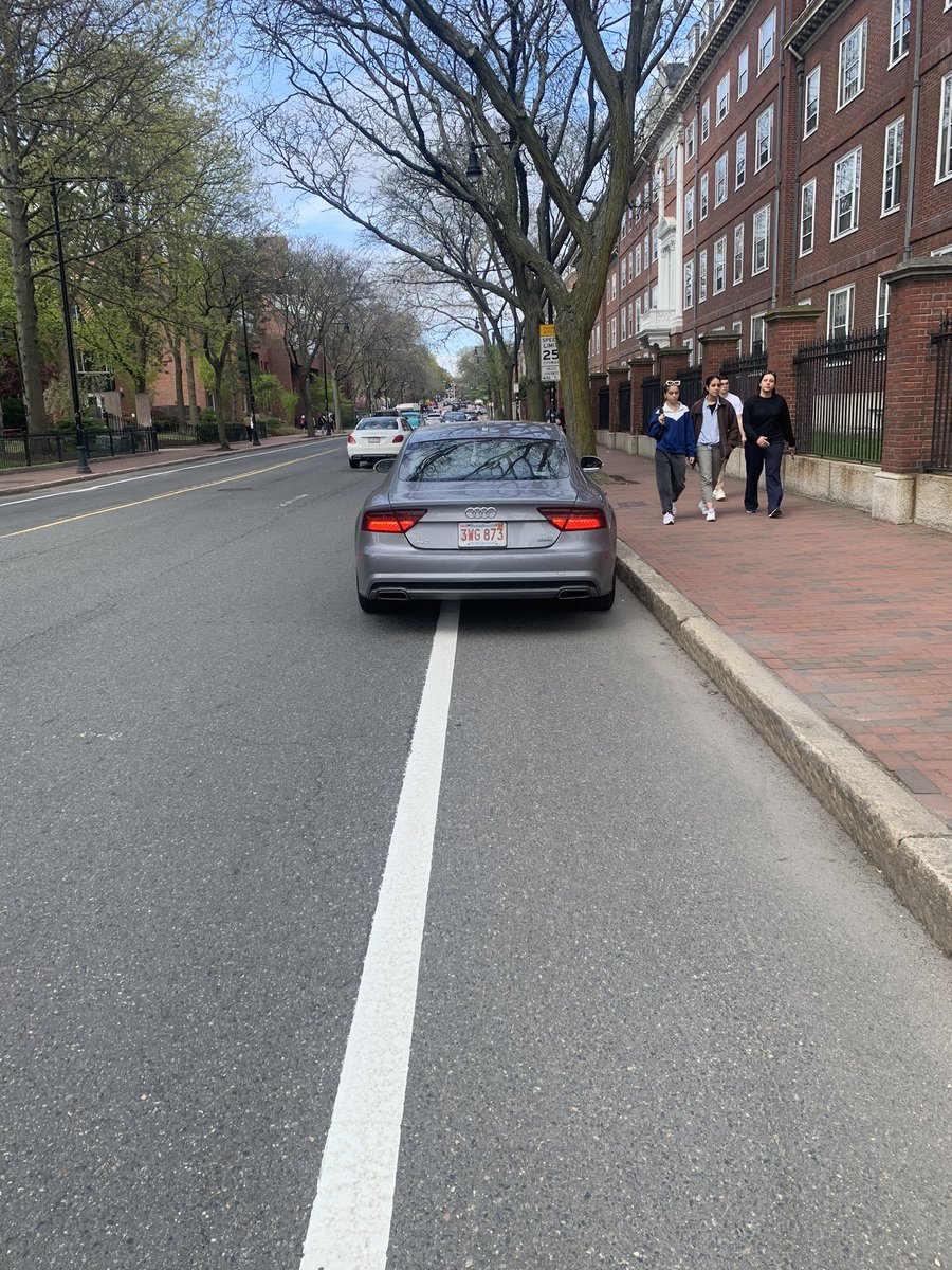 Hey @BosBikeBlockers: On JFK Street in @CambMA, yesterday, driver just sitting behind the wheel on their phone. No hazards on or anything.😡