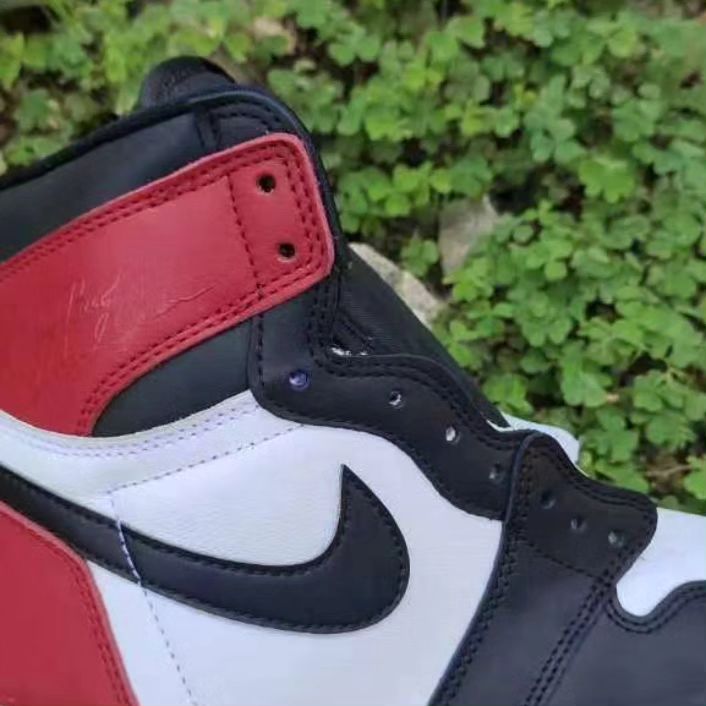 Air Jordan 1 'Black Toe Reimagined' will feature: - 'My very best' and MJ's signature on the medial - Air Jordan branding on the lateral - Black nylon tongue This is based on an OG 1985 Black Toe from MJ's rookie season that he signed and gave away mock-up and leak pictured…