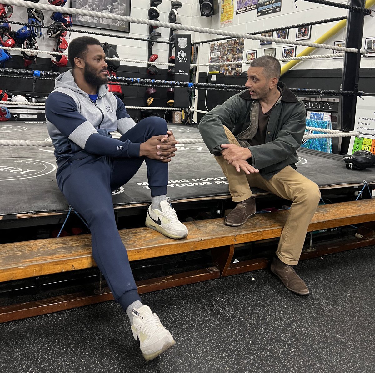 Gravesend on the map 🙌

Nice chat with Kent’s former British Welterweight Champ, Harry Dhami with @C4CHEV who fights for the British Cruiserweight crown, May 25.

Coming soon on @MatchroomBoxing.