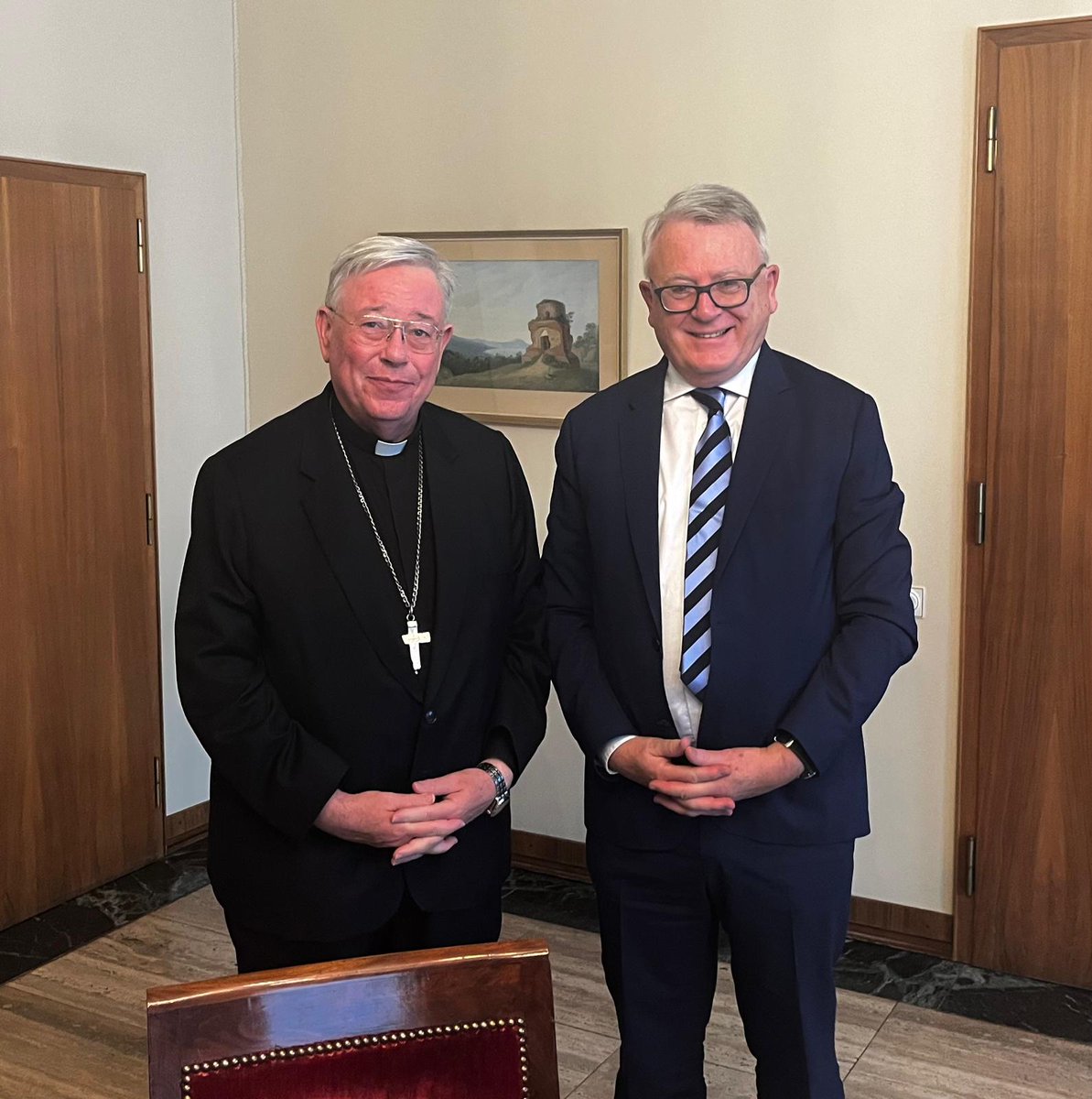 Interesting discussions with former @ComeceEu President @cardinal_jch on the future of the EU. We should never lose sight of our European values based on empathy and solidarity. Fighting poverty and protecting human rights needs to be a priority for the next Commission.