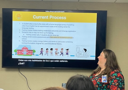 We love @sstrike because no matter what role she has, she is ALWAYS at the forefront of implementing emerging tech in all she does! Here she is utilizing the captions in @powerpoint during a meeting with @IrvingISD leaders to demo its translate feature! #DLCAppreciationWeek