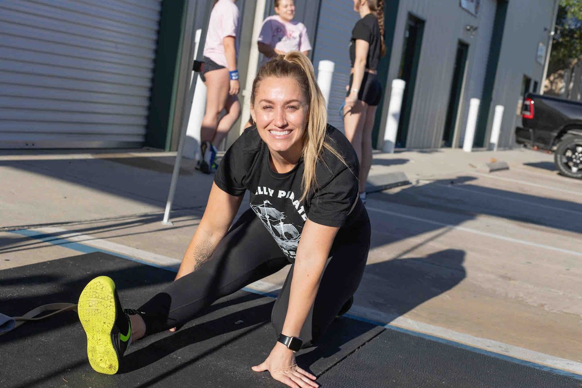 Flexing muscles and smiles as we kick-off a new week. 😊💪 

#SmileAndSweat #Crossfit #CrossFitDeLand #BuildingAthletes #Exercise #WestVolusiaWellness #Deland #Fitness