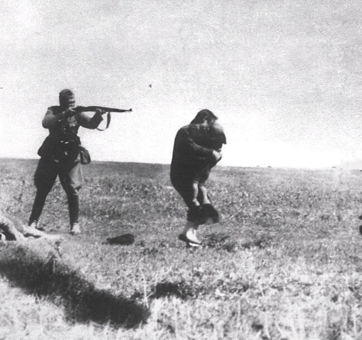 NEVER FORGET: An Einsatzgruppen soldier shoots a Jewish mother protecting her child in Ivangorod, Ukraine in 1942.

On October 7, Hamas Nazis murdered children in front of their parents and parents in front of their children.

We remeber and vow NEVER AGAIN IS NOW. #YomHaShoah