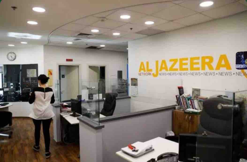 Israeli authorities raid Al Jazeera after shutdown order ow.ly/U65G50Rx1PV