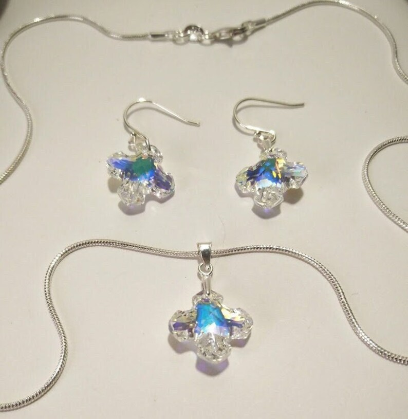 chereverywhere's tweet photo. 😍STORE-WIDE CLEARANCE SALE - #BopsBaubles 

https://t.co/3rahpeUQoe

Everything must go - shop's temporarily shutting down soon to move to Canada

Get unique, handmade jewellery like this Swarovski AB Crystal Cross and 925 Sterling Silver Pendant Set👇(now £18.00)  

Please RT🥰 https://t.co/NhHhw43W9S