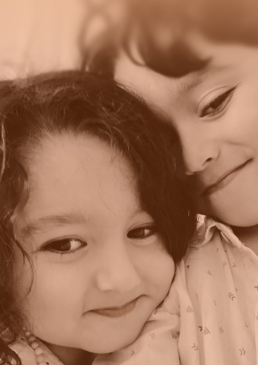 Birileri arşive selfi bırakacak kadar büyümüş 🥹 nede güzel büyüdünüz🌺🌺