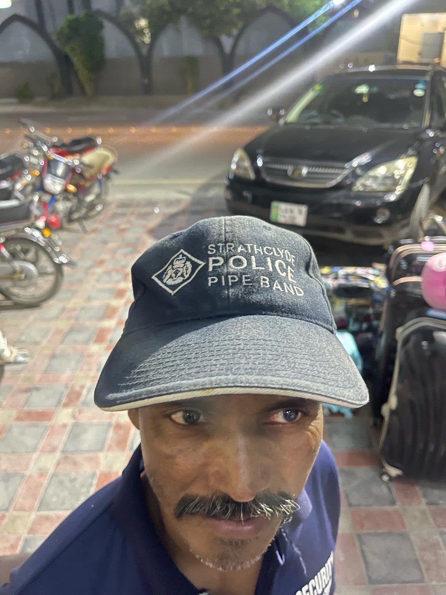 What the fuck is going on with the hat choices in lahore 🇵🇰 😂😂😂😂😂