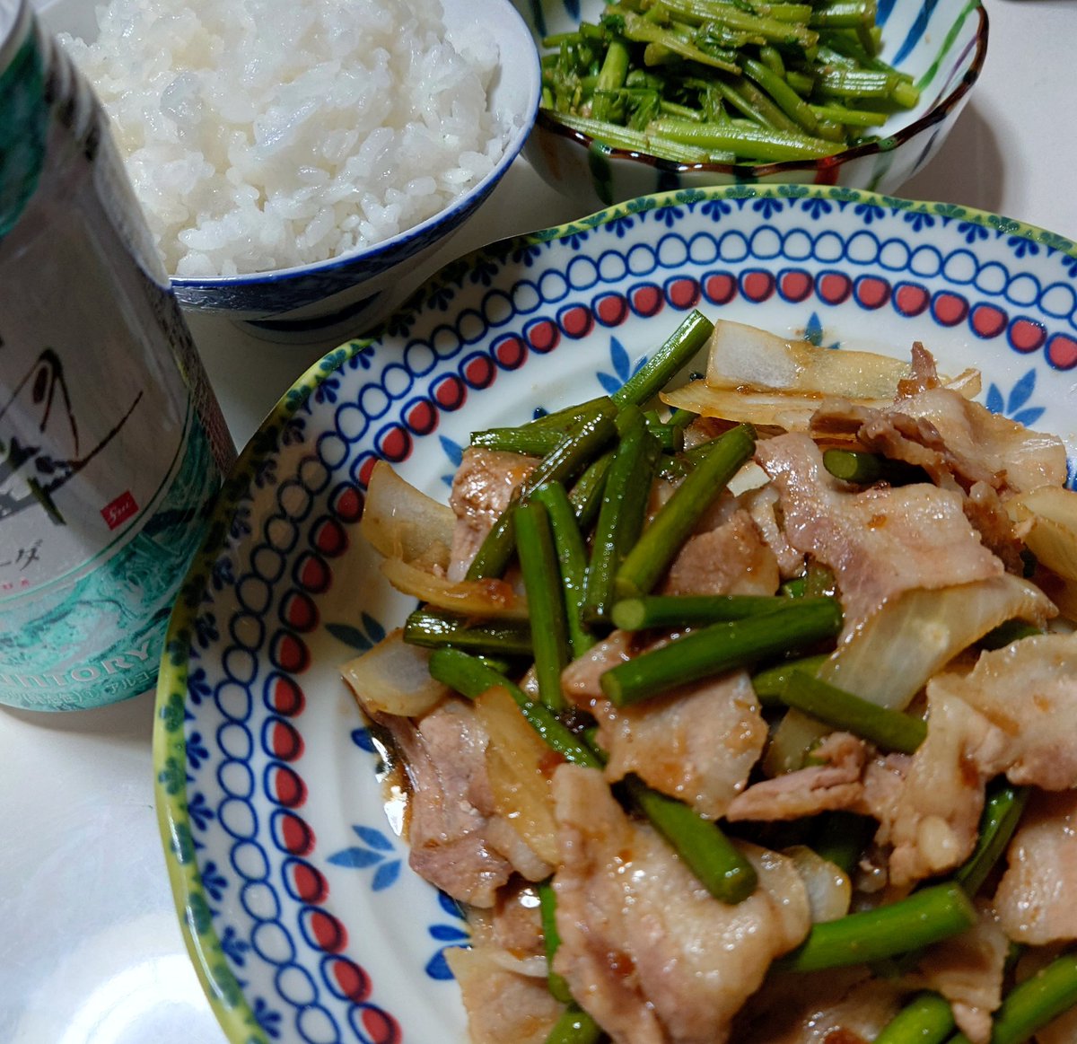 家ご飯。豚バラとニンニクの芽の生姜焼き、せりのおひたし。