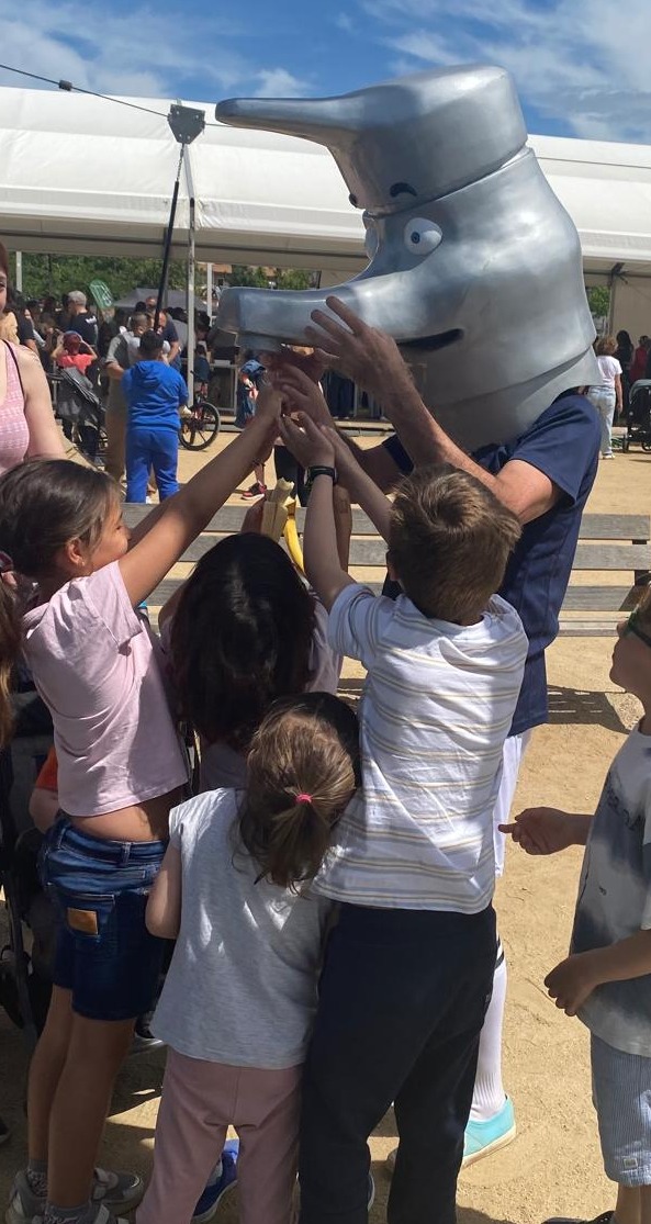 El nostre #EspaiDAigua visita avui #Cerdanyola amb motiu de la Festa Major de Roser. Una oportunitat perquè els nens i nenes del municipi passin una bona estona i aprenguin a fer un bon ús de l’aigua. Gràcies a totes les famílies que ens heu visitat!