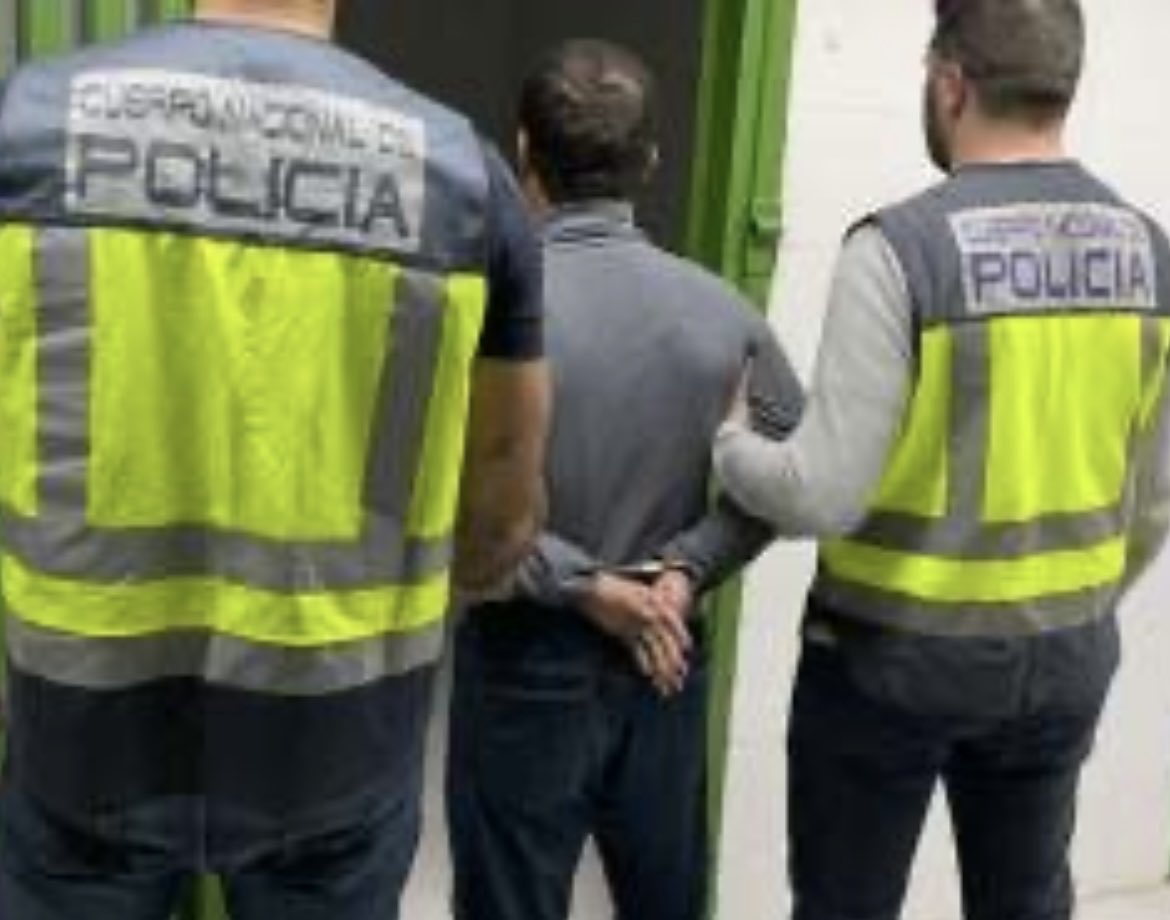 Un marroquí de 39 años relacionado con el tráfico de drogas y el crimen organizado de las mafias marsellesas
fue detenido por la PN en Empuriabrava (Girona)donde se escondía y residía.
Cataluña es el escondite de todas las mafias
…Los Mossos son policía política,
no del pueblo🤦‍♂️