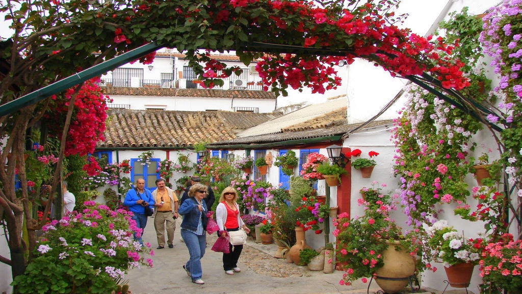 Lᴀ Tᴀʀᴅᴇ, Aǫᴜí ʏ Aʜᴏʀᴀ | 🕖 15:25 | 📺 CanalSur TV 

Vamos a  los patios de la calle Marroquíes de Córdoba 🌼

Y tendremos a Mónica Rufián que representa a España en el mundial de panaderos 👩‍🍳

🌐 csur.red/b6Wy50Rxaqs

🗣️ @LATARDE_RTVA | Juan y Medio | @Evaruizcanalsur