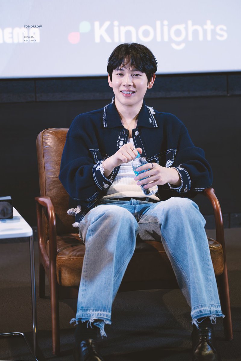 tomorrow1201's tweet photo. 240504 키노라이츠 × 상상시네마
임시완관 불한당 GV

셔터 이슈로
눈치보면서 또 물 마시다가 웃음터짐🤣

#임시완 #yimsiwan https://t.co/yYj3unRaIs