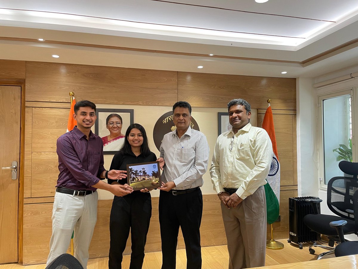 Ministry of Education (@eduminofindia) on Twitter photo Secretary, Department of Higher Education, Shri K. Sanjay Murthy, commended <a href="/IITKgp/">IIT Kharagpur🇮🇳</a> for swiftly executing SPARC Phase 3 proposals within two months. In a meeting with the joint national coordinator of the #SPARC program, Prof. Rabibrata Mukherjee, and two IIT undergraduates, Ms. Secretary, Department of Higher Education, Shri K. Sanjay Murthy, commended <a href="/IITKgp/">IIT Kharagpur🇮🇳</a> for swiftly executing SPARC Phase 3 proposals within two months. In a meeting with the joint national coordinator of the #SPARC program, Prof. Rabibrata Mukherjee, and two IIT undergraduates, Ms.