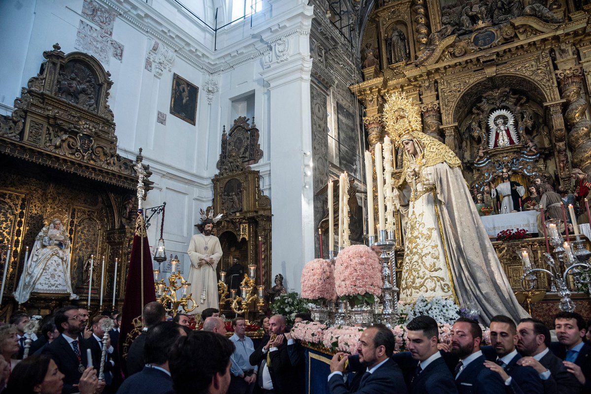 Jornada de Hermandad y unión con la @OmniumSanctorum, gracias al traslado de la @Hdad_del_Carmen, que ya están en su nueva casa de Los Terceros! Bienvenidos!!!!! 📸 @pedroschezphoto y @LaCenaSevilla