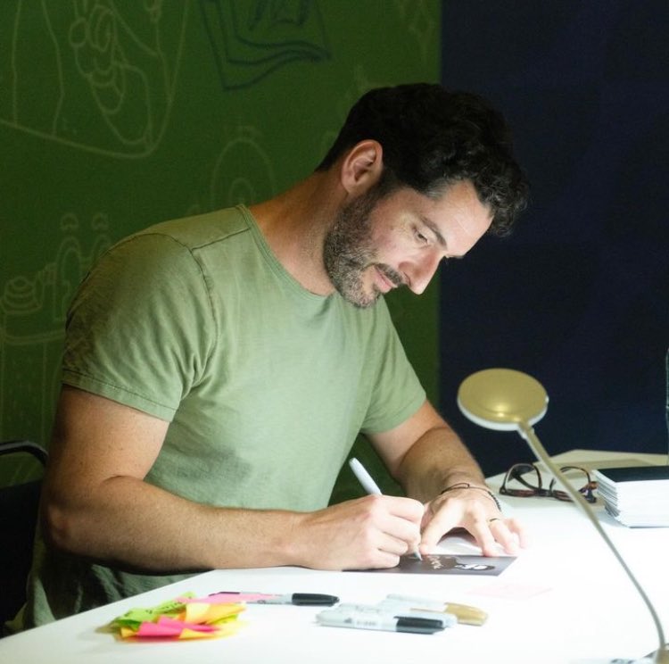 Tom_EllisFans's tweet photo. Beautiful picture of #tomellis by liliestradamx
#tomellis @CCXPMexico Day 2
#lucifer #lucifermorningstar #lucifer๐ #lucifernetflix #ccxpmexico #washingtonblack #tellmelies #tellmelieshulu #lucifam #lucifans #luciferonnetflix #luciferfans #tomellisfan #tomellisfans #tomellis17 https://t.co/o9Aacsudtw