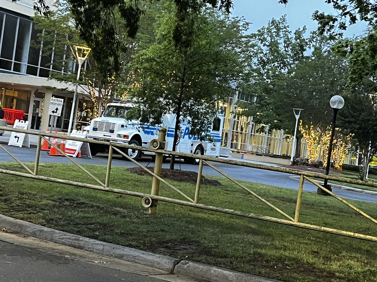 devayneTV's tweet image. Security on alert at Bojangles coliseum ahead of memorial for Deputy U.S. Marshal Thomas “Tommy” Weeks jr. #wcnc #fallenHero #honor #clt